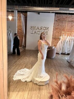 Lace Mermaid Wedding Dress in Ivory